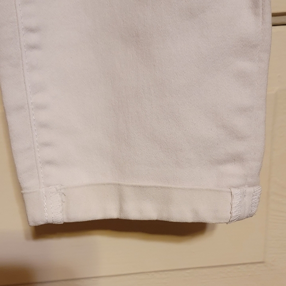 NWOT YMI WannaBettaButt style white button fly straight leg curvy jeans - Picture 2 of 6